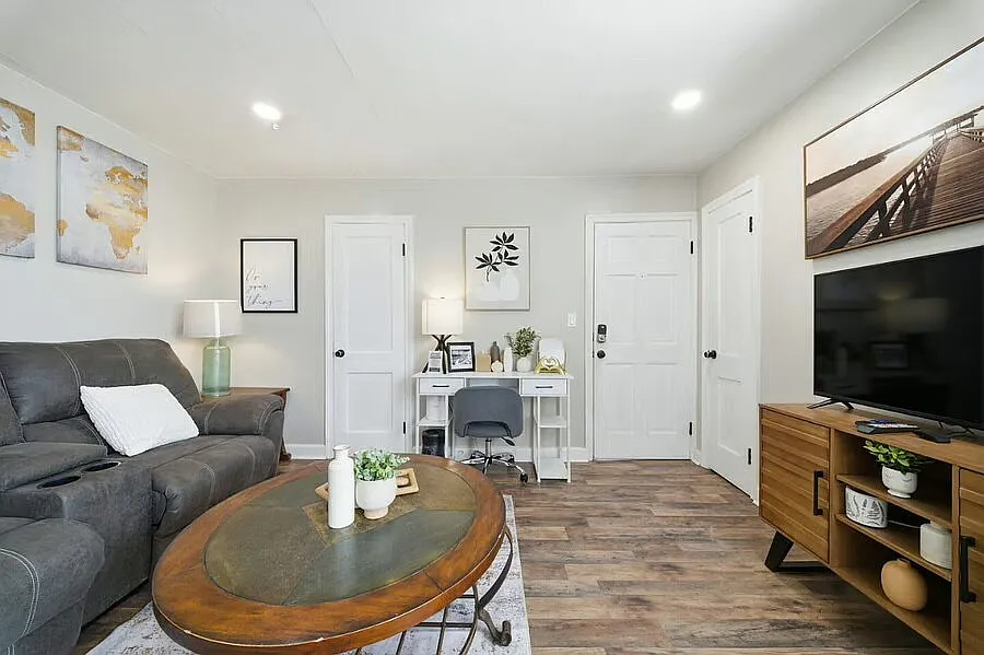 2 bed, 1.0 bath, 900 sqft, $2,300 — Photo 4