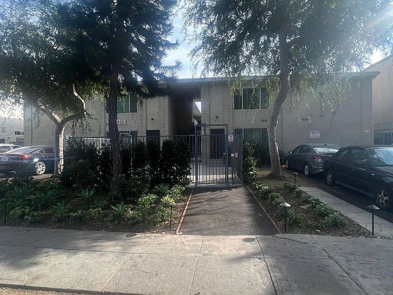 1310 Venice Blvd #14 — Photo 2