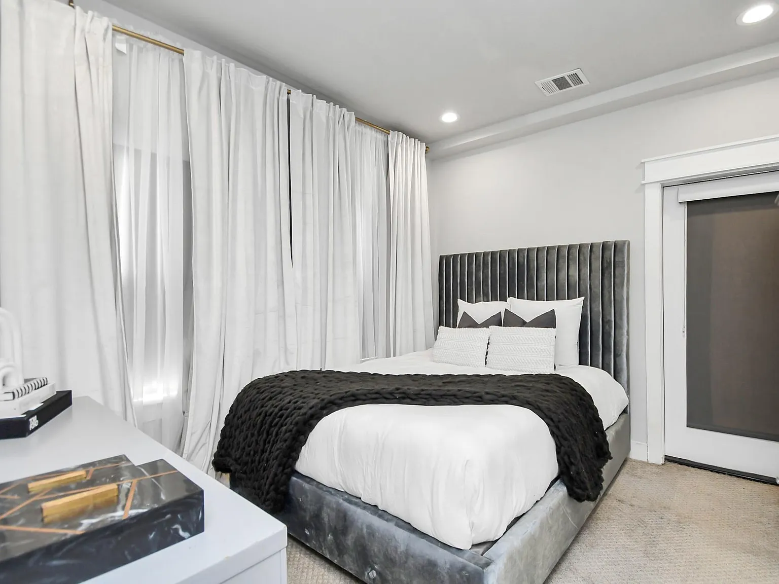 3 bed, 3.5 bath, 1718 sqft, $2,850 — Photo 4