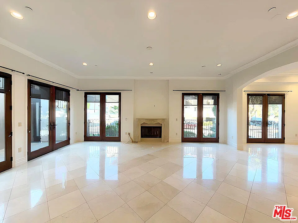 2 bed, 3.0 bath, 1800 sqft, $6,500 — Photo 2