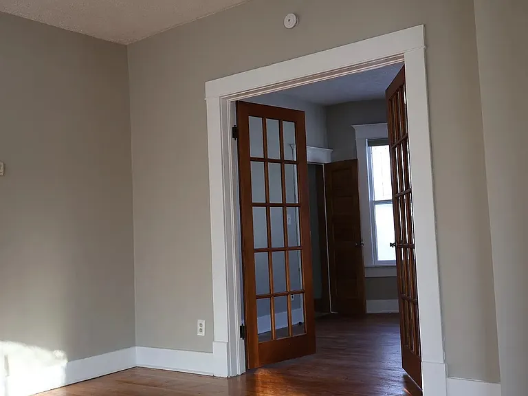 515 S Vine St — Photo 16