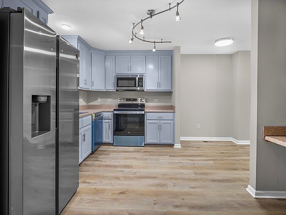 3rd image of 2020 Lasalle St