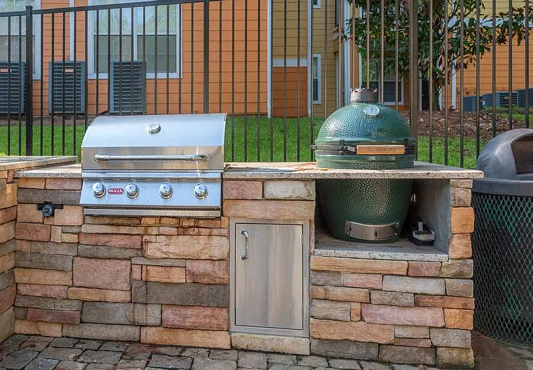 Grilling pavilion with two grills and Big Green Egg