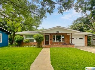 479 W Merriweather St, New Braunfels, TX 78130