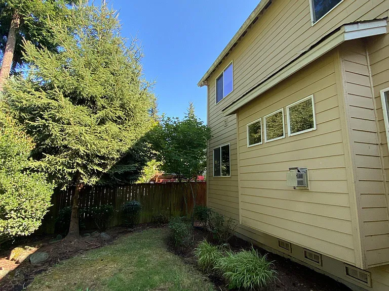 17910 NE 36th Way — Photo 26