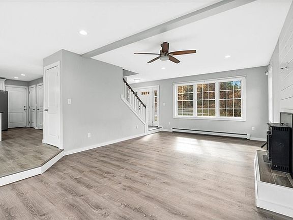 4th image of 27 Westbrook Dr