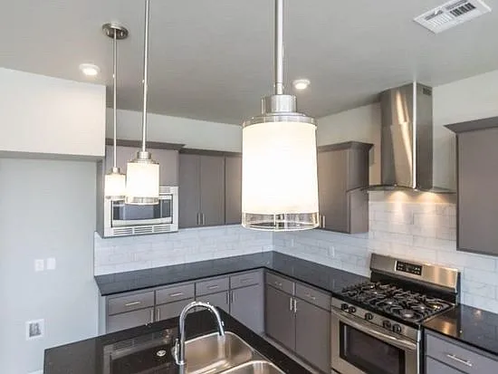 10608 Glover River Dr — Photo 11