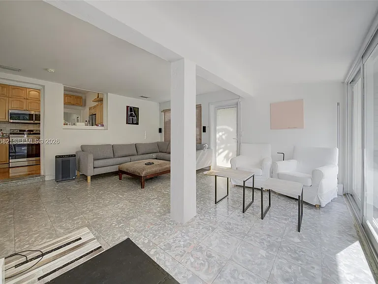 1212 Medina Ave — Photo 17