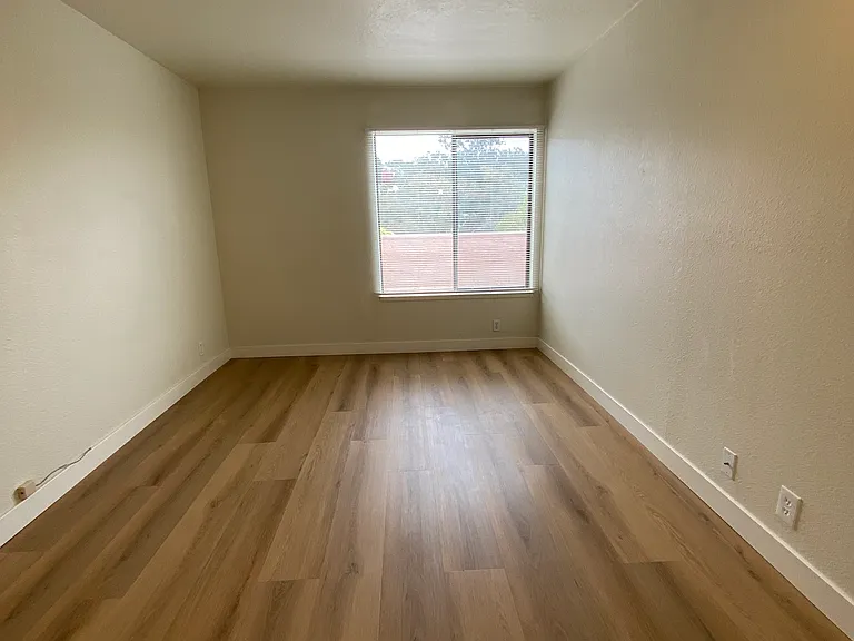 907 Bosworth St #4 — Photo 7