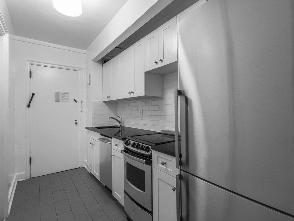 1st image of 307 E 44th St APT 1003