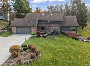6571 Deer Ridge Dr, Clarkston, MI 48348