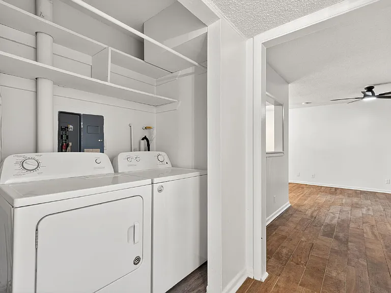 325 Cambout St — Photo 18