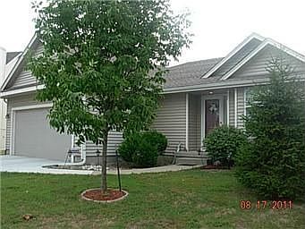 2nd image of 1033 NE Queens Cir