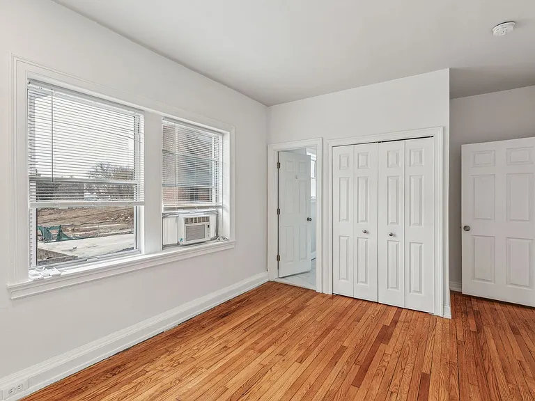 10 Montgomery — Photo 143