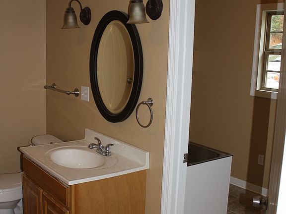 side entry bathroom/laundry