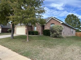 424 Shady Shore Ln, Crowley, TX 76036