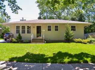 111 Ridge Ln, Geneva, IL 60134