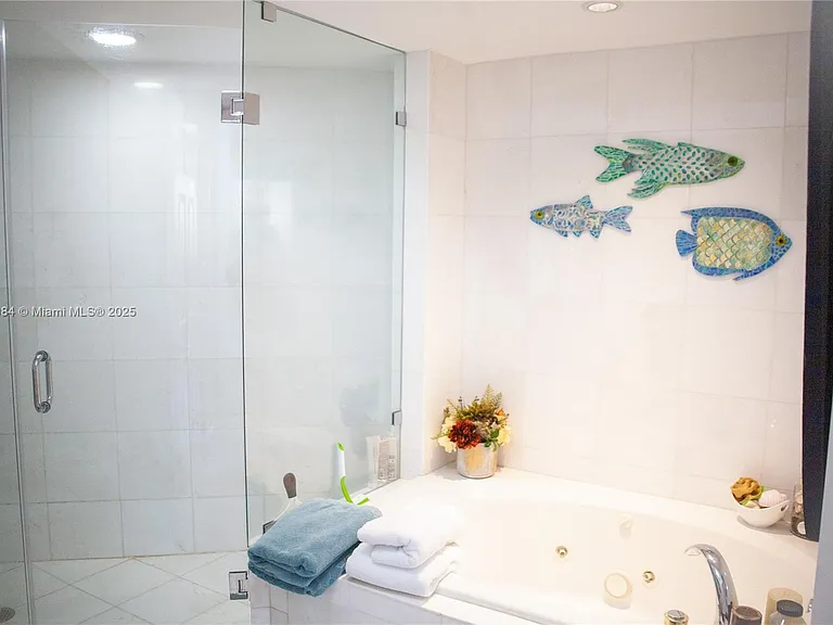 6301 Collins Ave #807 — Photo 24