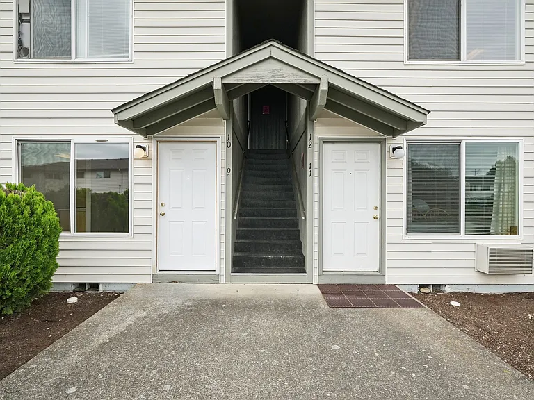 Rivertown Apartments — Photo 10