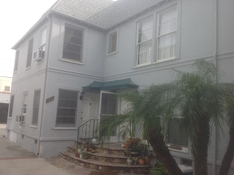 ENTRY TO APARTMENT