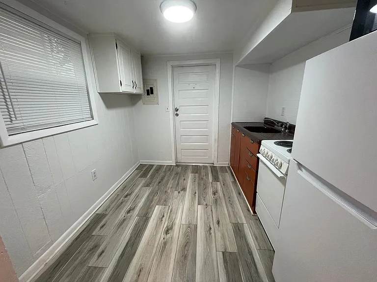 732 S Johnson Ave — Photo 2