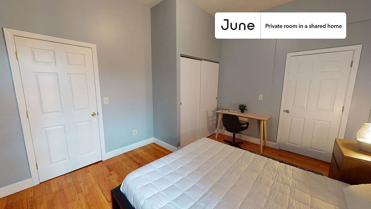 Queen bedroom in 4 bed/2 bath home in Allston #534 A — Photo 2