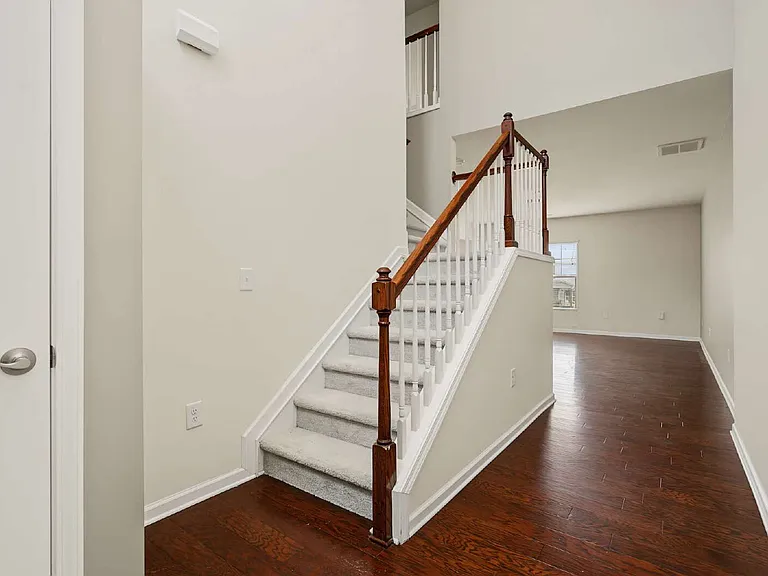 219 Lynchwick Ln — Photo 4