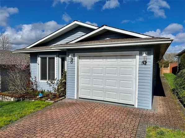 82 Wolf Ln, View Royal, BC V9A 7M2