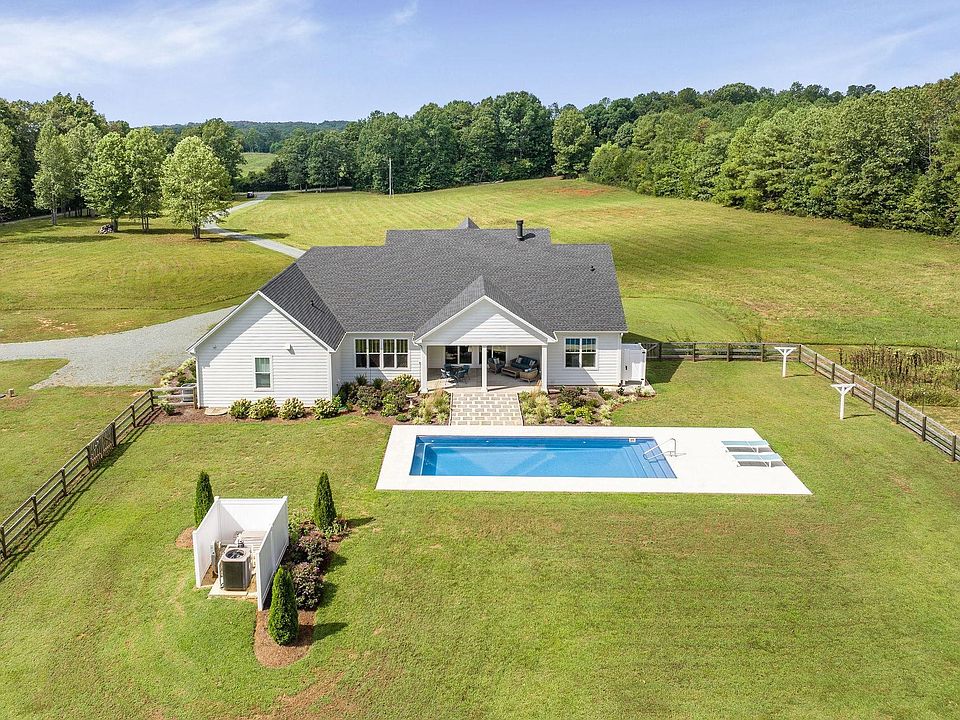 2nd image of 1570 James River Rd