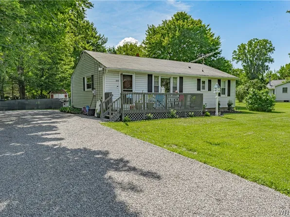 3777 Randall Rd, Ransomville, NY 14131