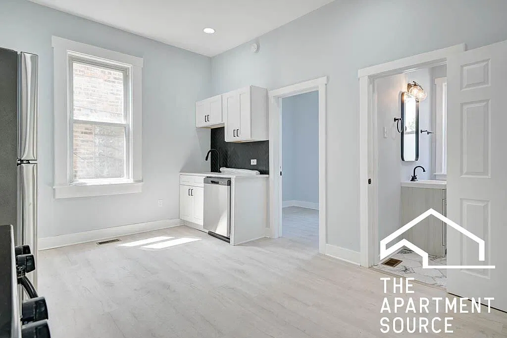 914 N California Ave — Photo 4