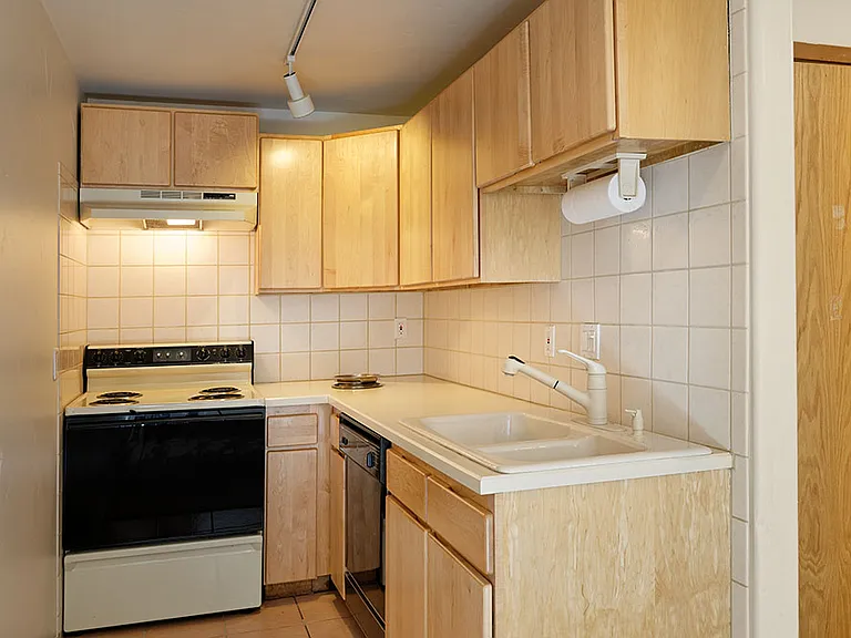 311 Midland Ave — Photo 8