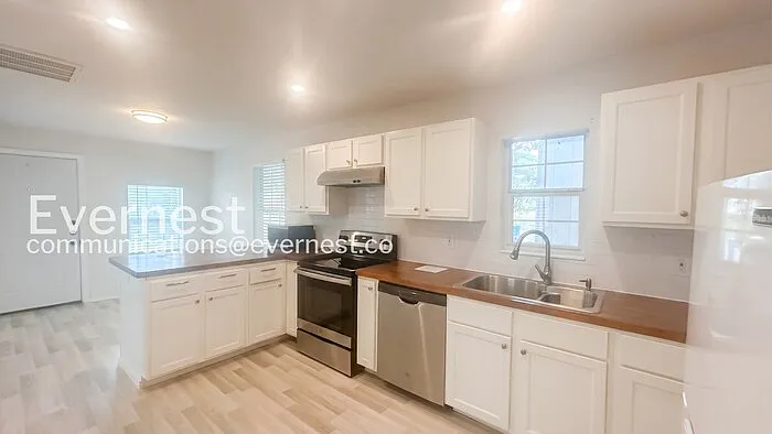 125 Magendie St — Photo 3