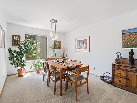 5th image of 847 E WINDFIELD PLACE