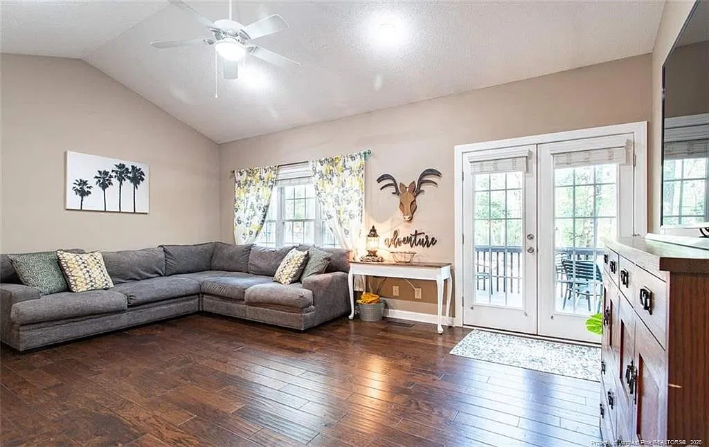3 bed, 2.0 bath, 1350 sqft, $1,850 — Photo 3