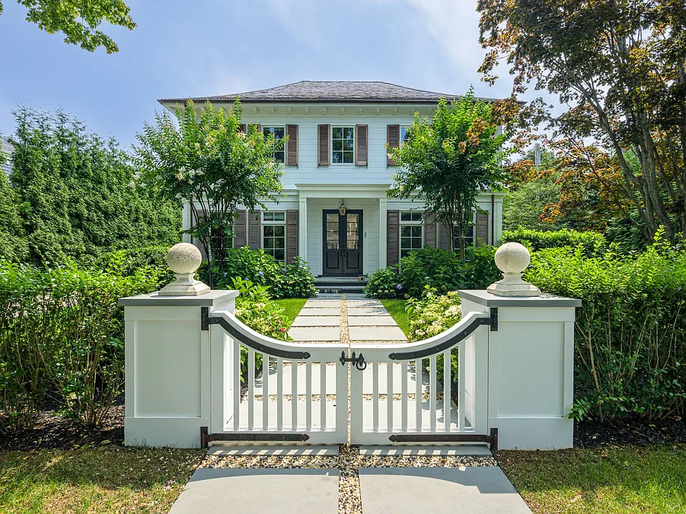 30 Huntting St