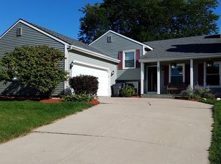 1137 Burr Oak Blvd, Waukesha, WI 53189