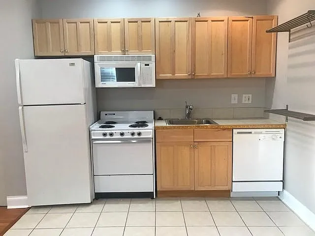 Fully equip Kitchen
Fridge- Range- Vented Microwave-Full Size Dishwasher- & Heavy duty Garbage Disposal - Granite countertop