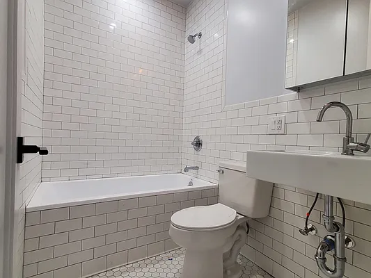 Rented by Evergreen Realty & Investments | media 15