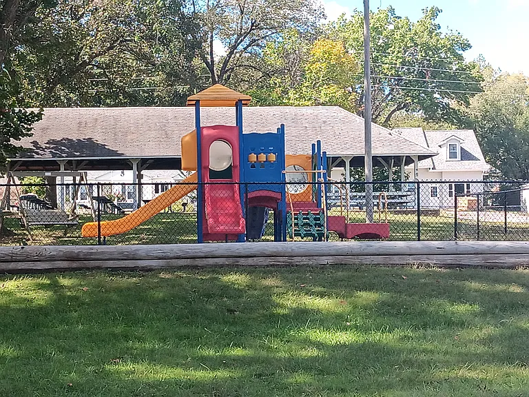 111 Lakeview Dr — Photo 18