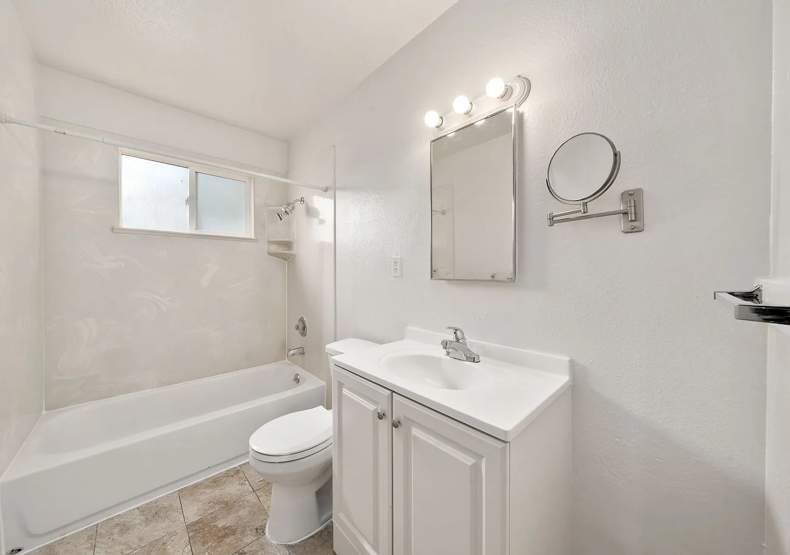 Newly renovated 2 bedroom 1 bath unit in Rio Linda — Photo 3