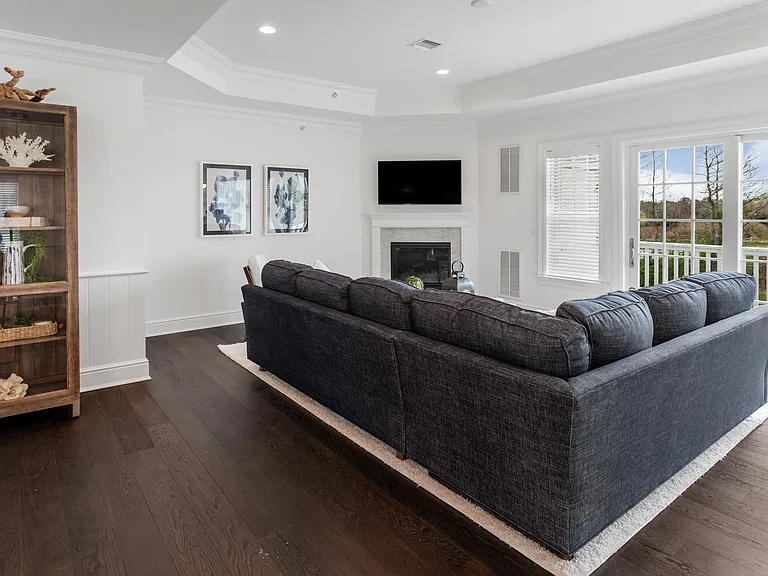 12 Village Green Dr — Photo 3