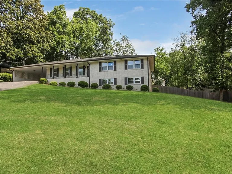 3116 N Druid Hills Rd — Photo 2