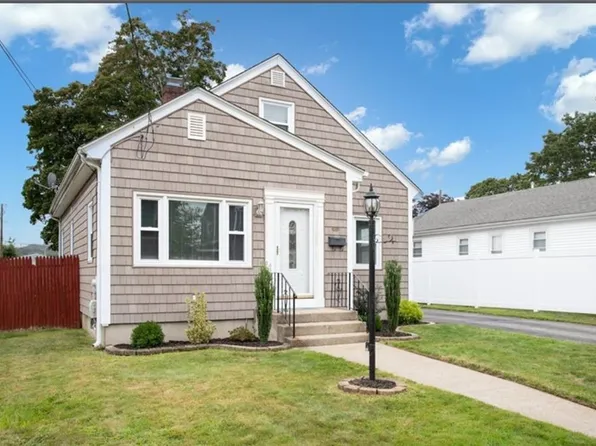 60 Stella St, Providence, RI 02909