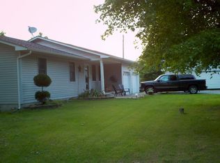 19077 N Hails Ln, Mount Vernon, IL 62864