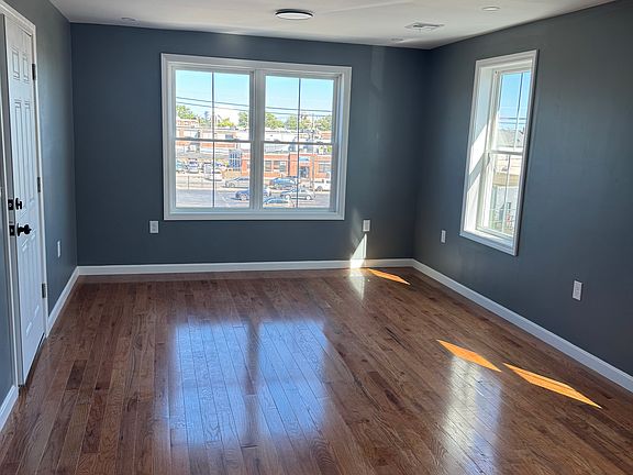 3rd image of 1043 Eddy St #3