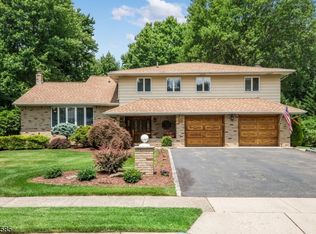 27 Huff Rd, Wayne, NJ 07470