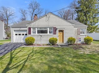 8 Randolph Pl, Trumbull, CT 06611