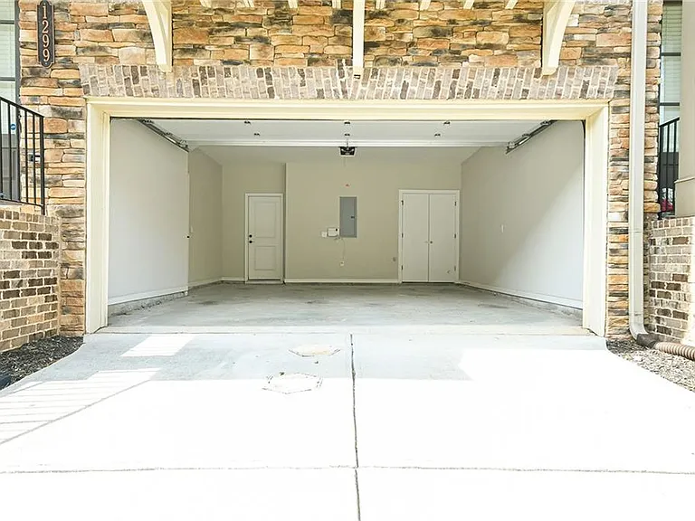 1299 Linden Ct NE — Photo 40