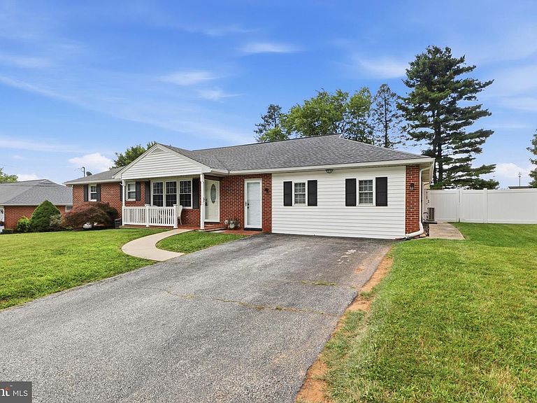 Listing photo 4